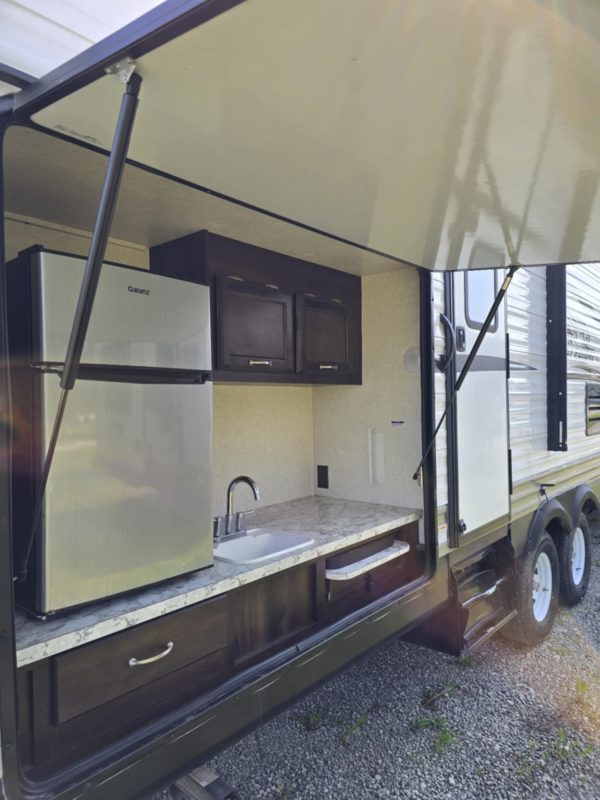 outside kitchen 2